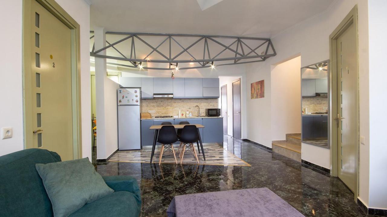 4 Bedroom Apartment On Liberty Square Tbiliszi Kültér fotó