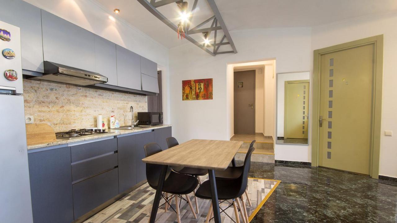 4 Bedroom Apartment On Liberty Square Tbiliszi Kültér fotó
