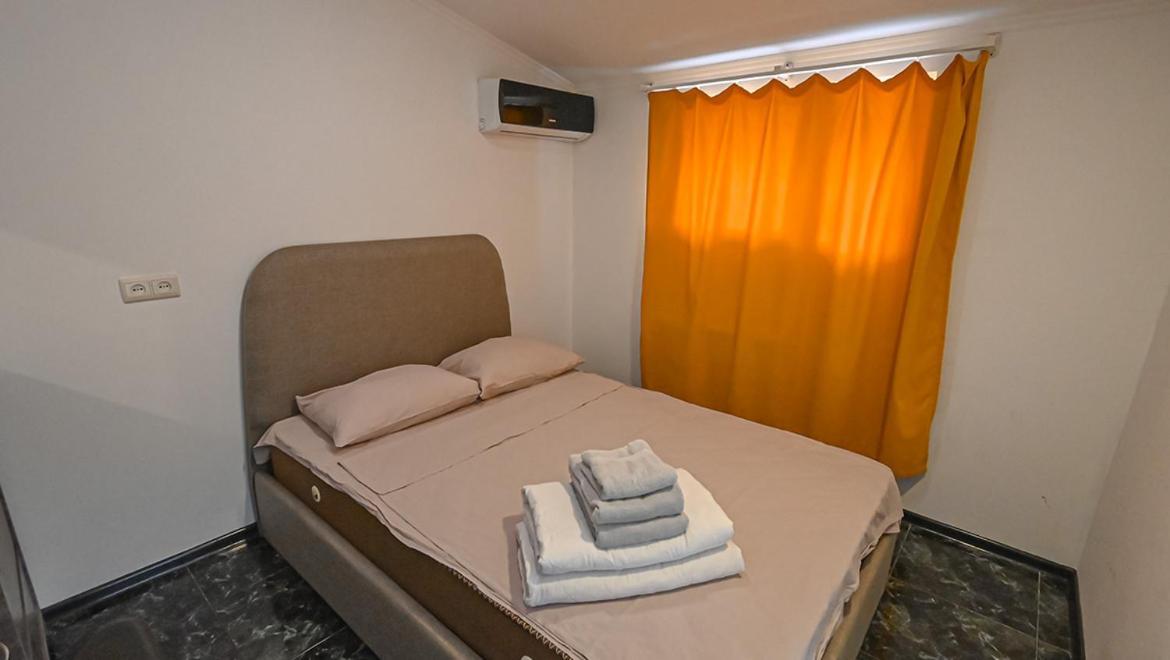 4 Bedroom Apartment On Liberty Square Tbiliszi Kültér fotó